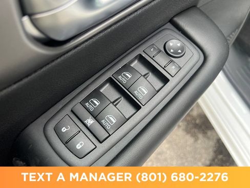 New 2027 Chrysler Pacifica Select AWD/4WD image 11