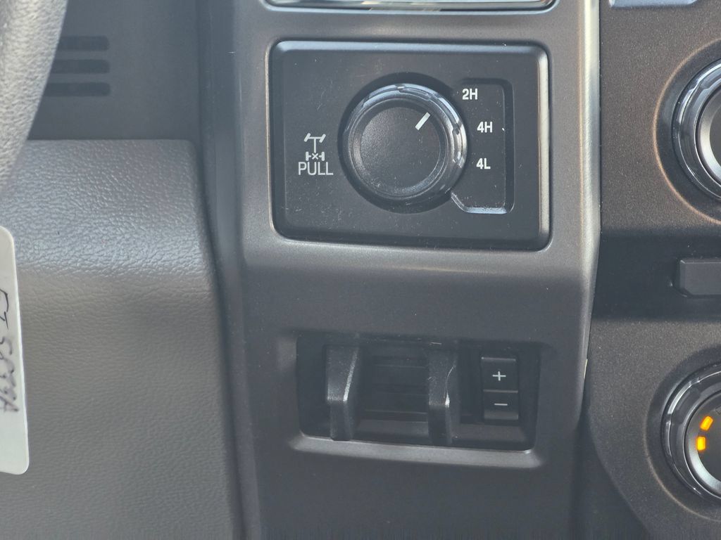 Used 2018 Ford F250 XLT w/ XLT Premium Package AWD/4WD image 13