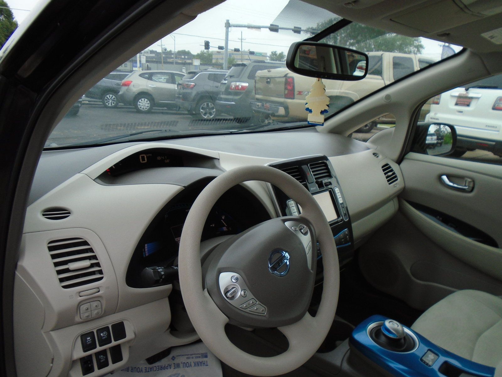 Used 2011 Nissan Leaf w/ Eco Design Pkg FWD image 15
