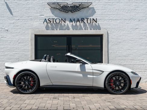 Used 2023 Aston Martin V8 Vantage Roadster RWD image 24