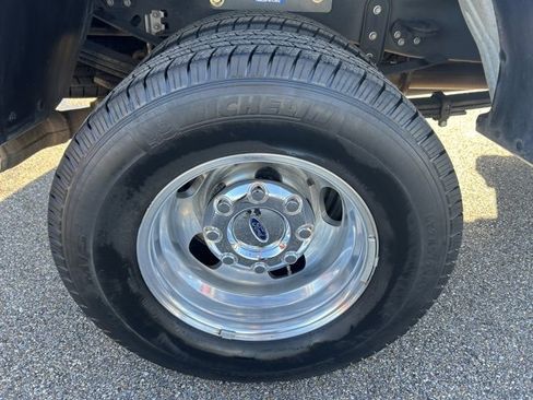 Used 2022 Ford F350 Lariat w/ Chrome Package image 11