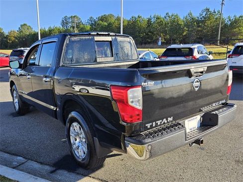 Used 2019 Nissan Titan SV image 9