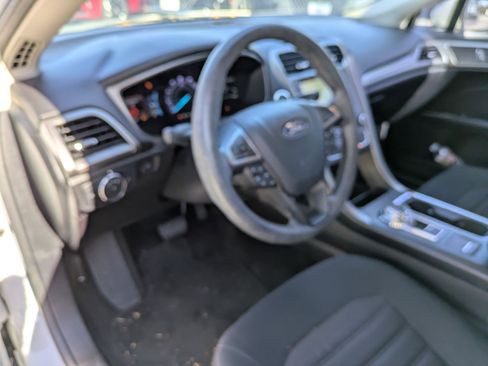 Used 2018 Ford Fusion SE w/ Fusion SE Technology Package image 10