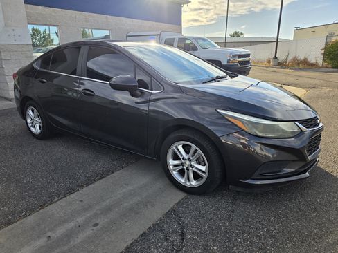 Used 2016 Chevrolet Cruze LT w/ Sun And Sound Package FWD image 9