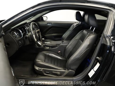 Used 2012 Ford Mustang GT Premium RWD image 3