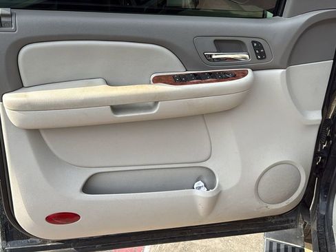 Used 2009 Chevrolet Avalanche LTZ RWD image 5