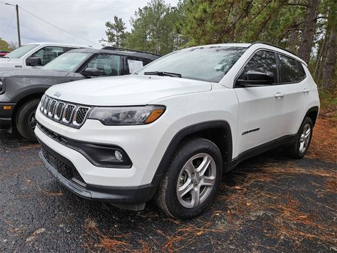 Used 2023 Jeep Compass Latitude w/ Sun and Sound Group image 5