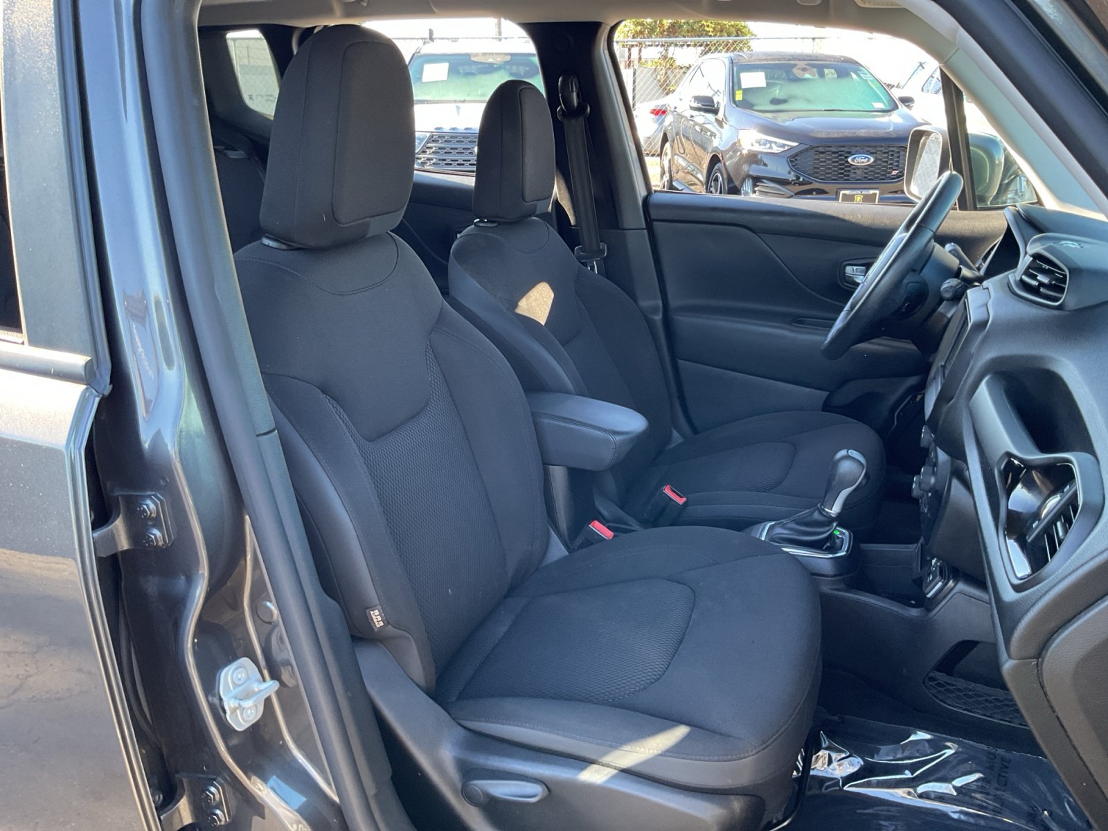 Used 2020 Jeep Renegade Altitude FWD image 21