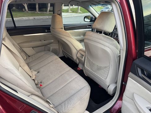 Used 2011 Subaru Outback 2.5i Premium w/ All-Weather Pkg AWD/4WD image 9