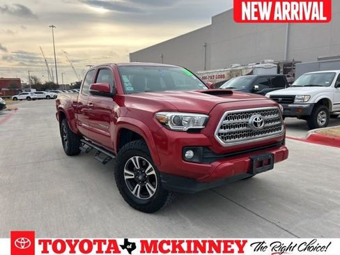Used 2016 Toyota Tacoma TRD Sport image 1