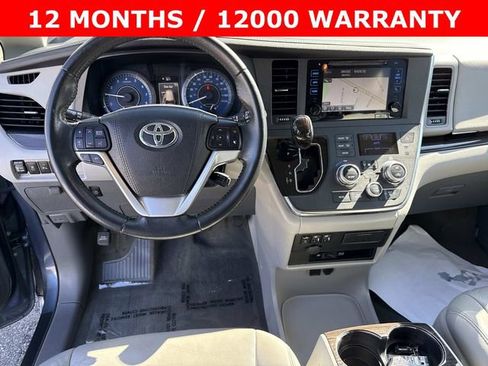 Used 2017 Toyota Sienna XLE Premium image 18
