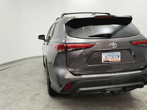 Used 2021 Toyota Highlander XLE FWD image 4