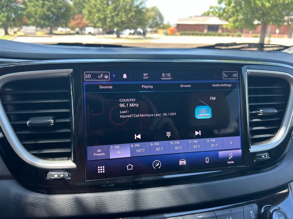 Used 2021 Chrysler Pacifica Touring-L FWD image 16