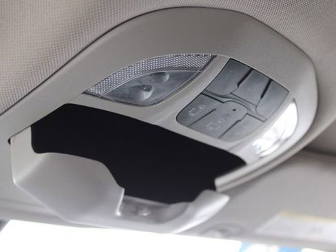 Used 2023 Chrysler Pacifica Touring-L image 45