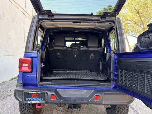 Used 2018 Jeep Wrangler Unlimited Rubicon w/ Dual Top Group AWD/4WD image 17