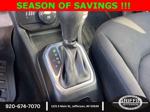 Used 2019 Jeep Renegade Latitude w/ Cold Weather Group image 25