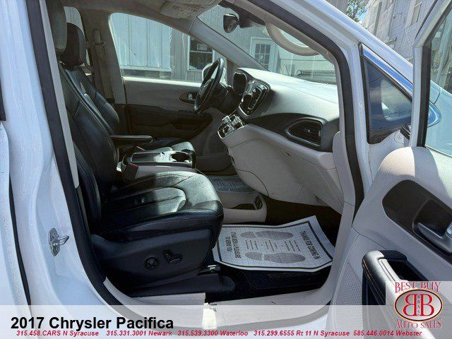 Used 2017 Chrysler Pacifica Touring-L Plus w/ Advanced Safetytec Group FWD image 13