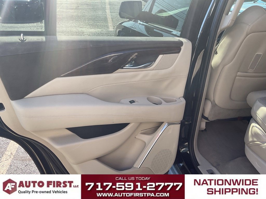 Used 2015 Cadillac Escalade Luxury AWD/4WD image 9
