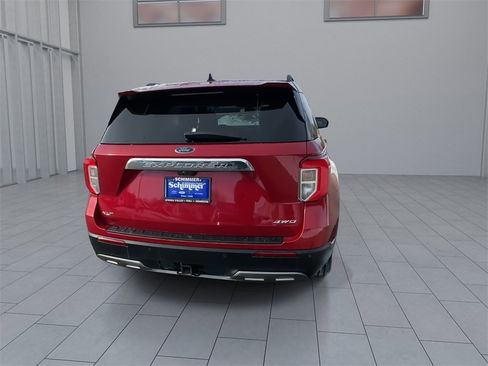 Used 2022 Ford Explorer XLT w/ Equipment Group 202A image 8
