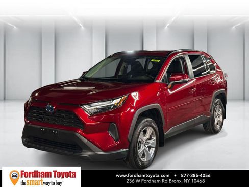 Used 2024 Toyota RAV4 LE AWD/4WD image 4