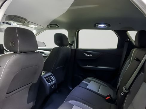 Used 2025 Chevrolet Blazer LT FWD image 11