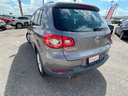 Used 2011 Volkswagen Tiguan S image 4