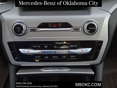 Used 2022 Ford Explorer XLT w/ Equipment Group 202A AWD/4WD image 16