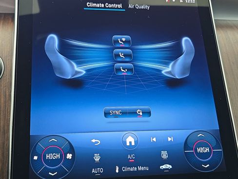 Used 2025 Mercedes-Benz GLC 300 image 24