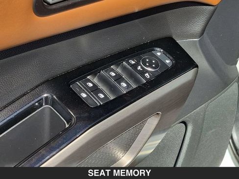 Used 2022 Nissan Pathfinder Platinum AWD/4WD image 12