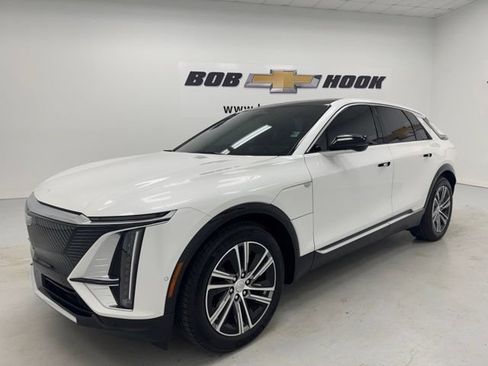 Used 2024 Cadillac Lyriq Luxury RWD image 1