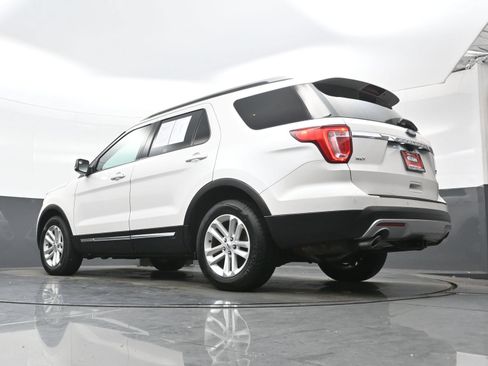 Used 2017 Ford Explorer XLT w/ Equipment Group 202A FWD image 32