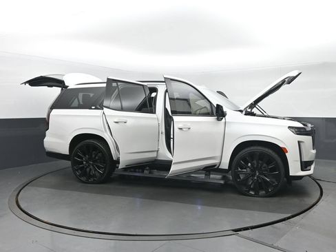 Used 2021 Cadillac Escalade Sport Platinum w/ Heavy-Duty Trailer Package AWD/4WD image 45