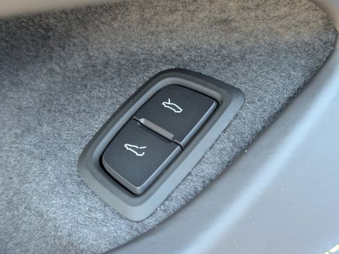 Used 2023 Chevrolet Corvette Stingray Premium Cpe w/ Z51 Performance Package image 51