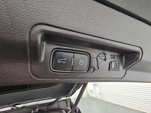 Used 2021 Ford Explorer XLT RWD image 36