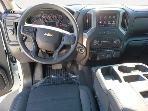 Used 2025 Chevrolet Silverado 1500 Custom image 3