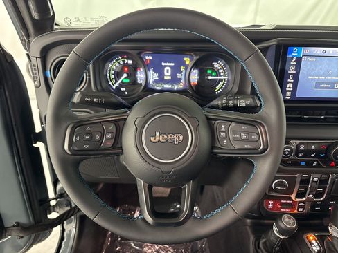 Used 2025 Jeep Wrangler Unlimited Rubicon 4xe w/ Safety Group AWD/4WD image 17