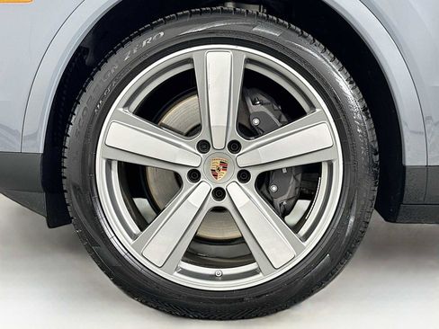 Certified 2025 Porsche Cayenne image 32