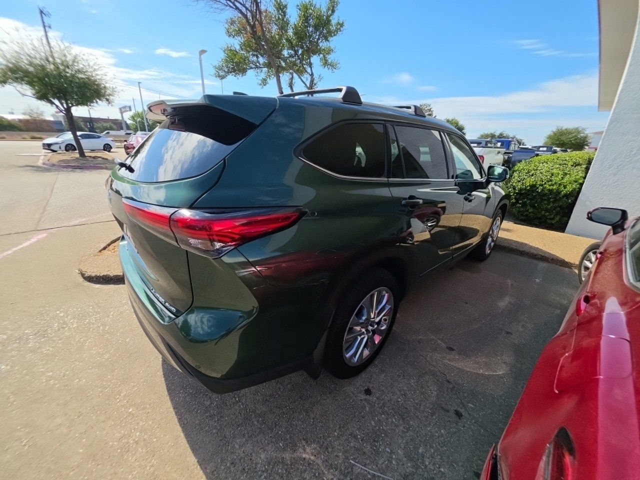 Used 2023 Toyota Highlander Limited AWD/4WD image 4