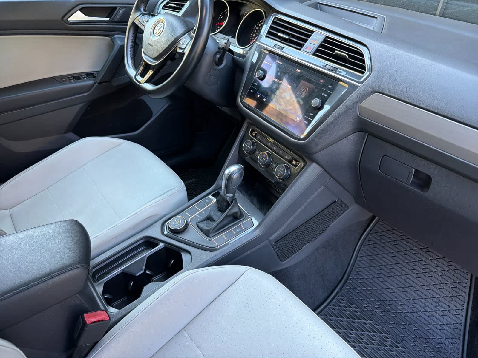Used 2019 Volkswagen Tiguan SE w/ Panoramic Sunroof Package AWD/4WD image 12
