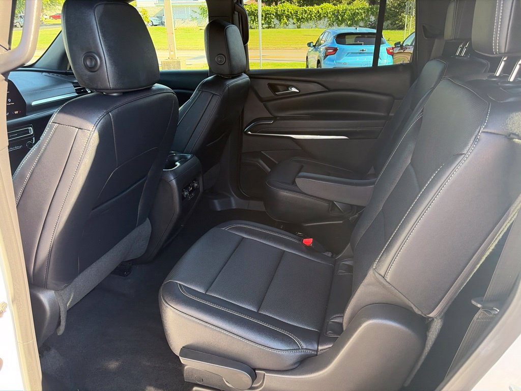 Used 2026 Chevrolet Traverse LT FWD image 13