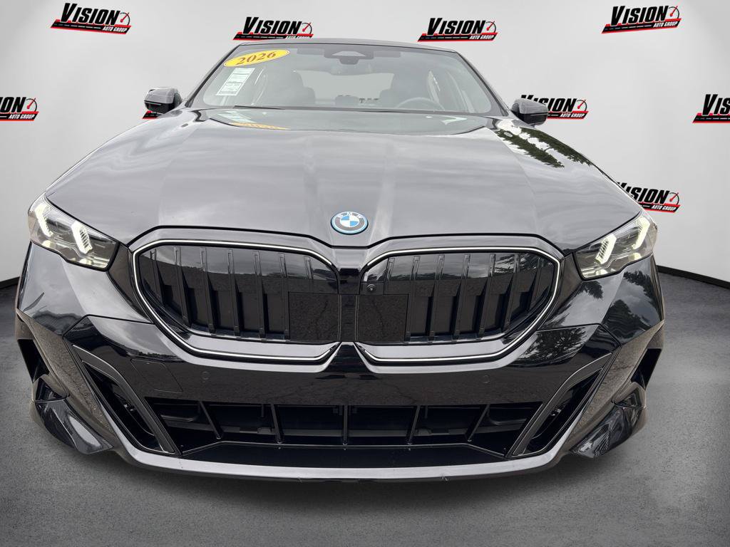 Used 2026 BMW 550e xDrive w/ Premium Package AWD/4WD image 2