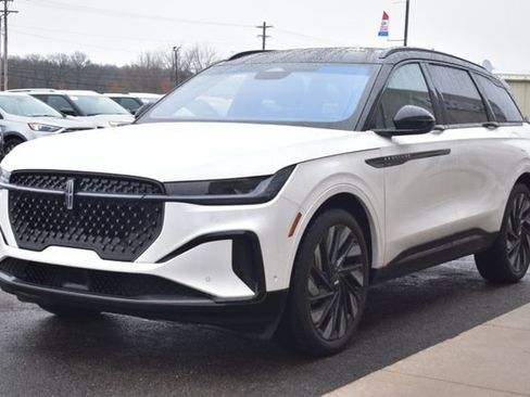 Used 2024 Lincoln Nautilus Reserve w/ Equipment Group 202A image 18