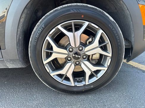 Used 2022 Kia Seltos EX AWD/4WD image 3