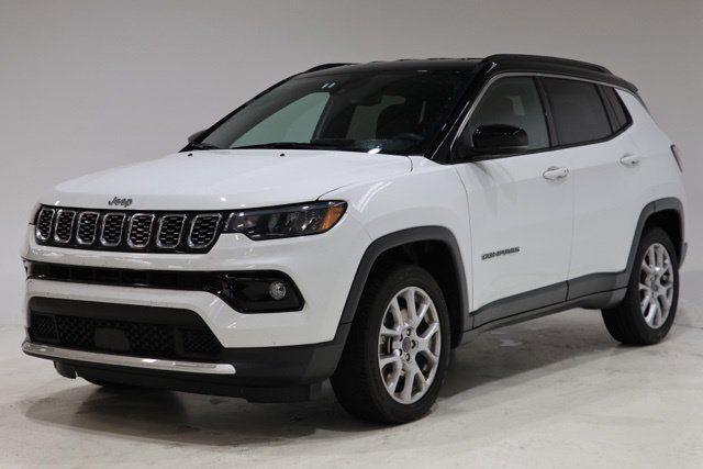 Used 2025 Jeep Compass Limited AWD/4WD image 3