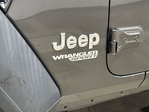 Used 2019 Jeep Wrangler Sport image 25