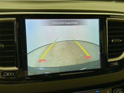 Used 2025 Chrysler Pacifica Select image 6