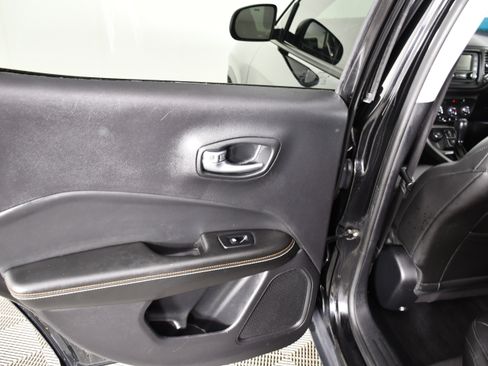 Used 2018 Jeep Compass Latitude w/ Cold Weather Group AWD/4WD image 45
