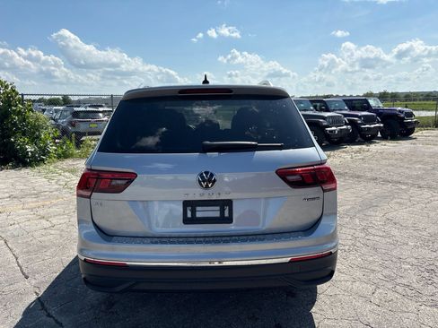 Used 2023 Volkswagen Tiguan SE AWD/4WD image 7