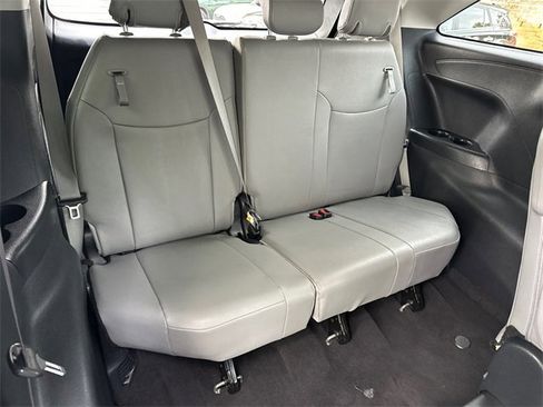 Certified 2025 Toyota Sienna XLE image 15