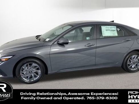 Used 2024 Hyundai Elantra SEL image 5